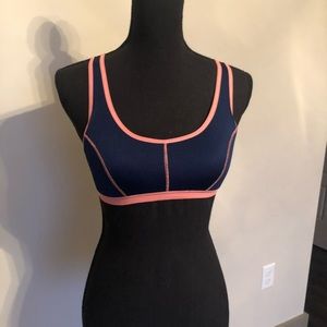 Danskin sports bra size small